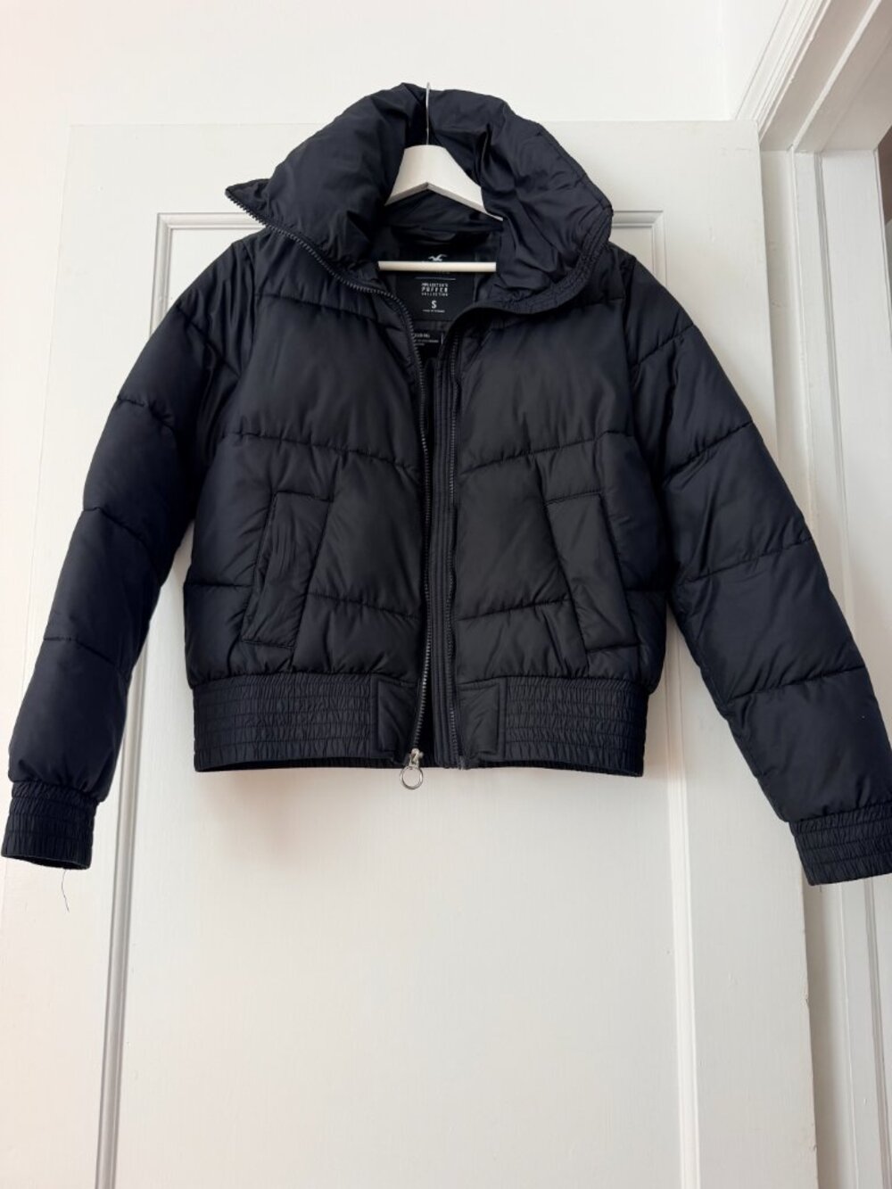 Hollister Black Cropped Puffer Jacket Women's Small High Collar Bomber